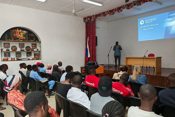 В Русских домах отметили 12-ю годовщину воссоединения Крыма с Россией