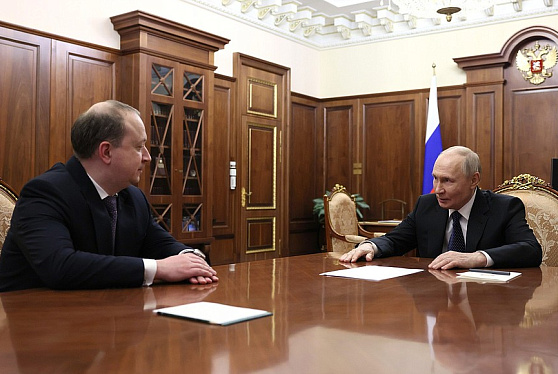 Встреча Президента России Владимира Путина с главой Объединенной судостроительной корпорации Андреем Пучковым