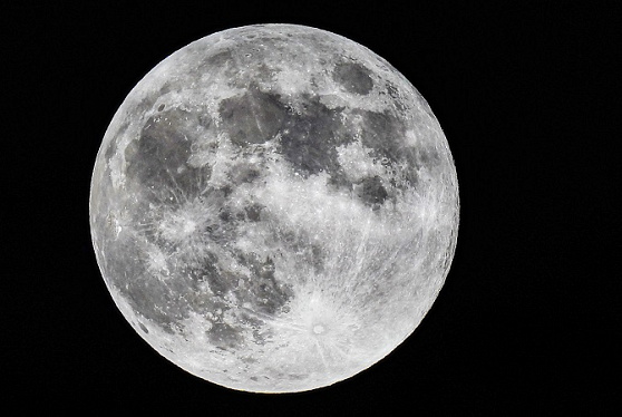 Нейросеть помогла найти на Луне 20 новых аномальных зон