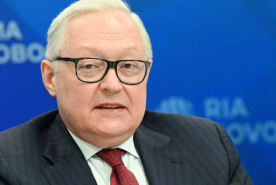 Россия адаптируется к американским санкциям, заявил Рябков