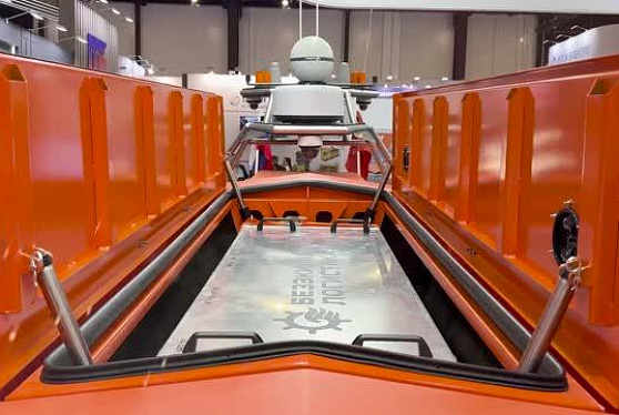 Первый арктический безэкипажный катер "Бриз" показали на выставке "Нева-2025"